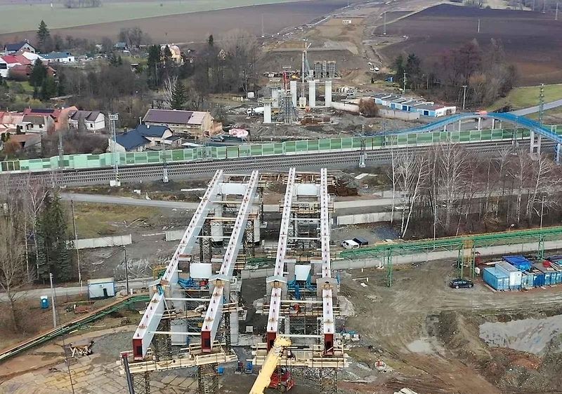 Stavba D1 Říkovice-Přerov, únor 2024. Pohled z výšky.