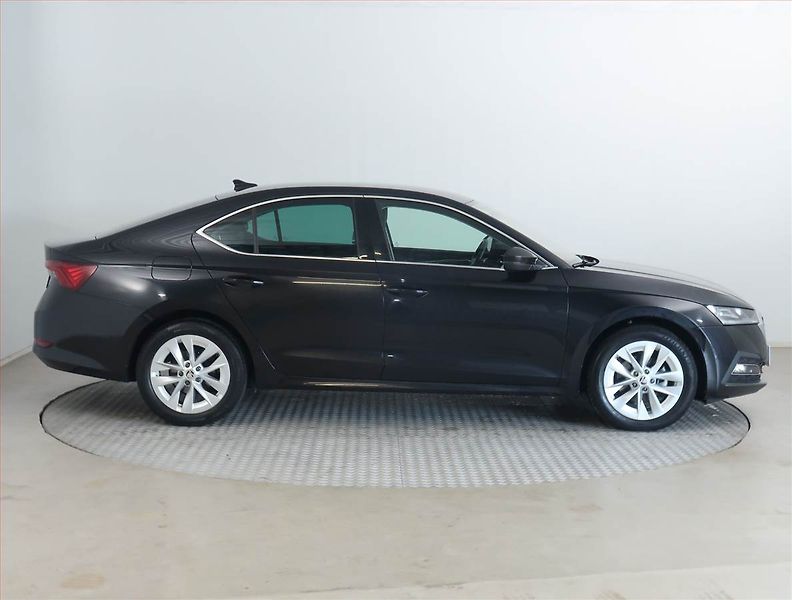 Škoda Octavia (2023) 2.0 TDI - fotka 6 z 19
