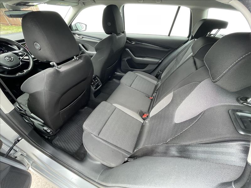 Škoda Octavia 2,0 TDI Combi Ambition Plus - fotka 16 z 22