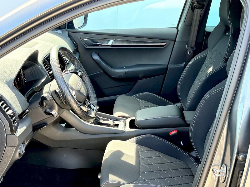 Škoda Karoq (2025) DSG 1.5 TSI / 110 kW / SPORTLI - fotka 18 z 33