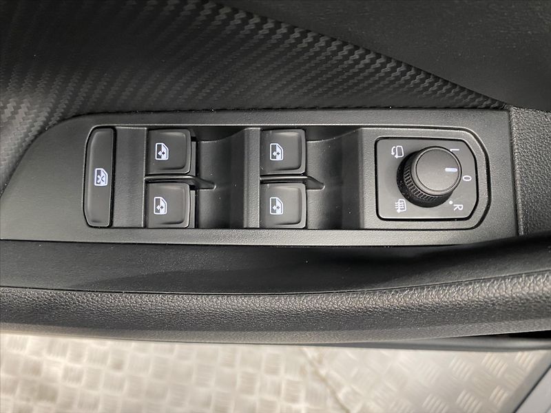 Škoda Kamiq 1,0 TSI 85kW DSG Monte Carlo - fotka 17 z 27