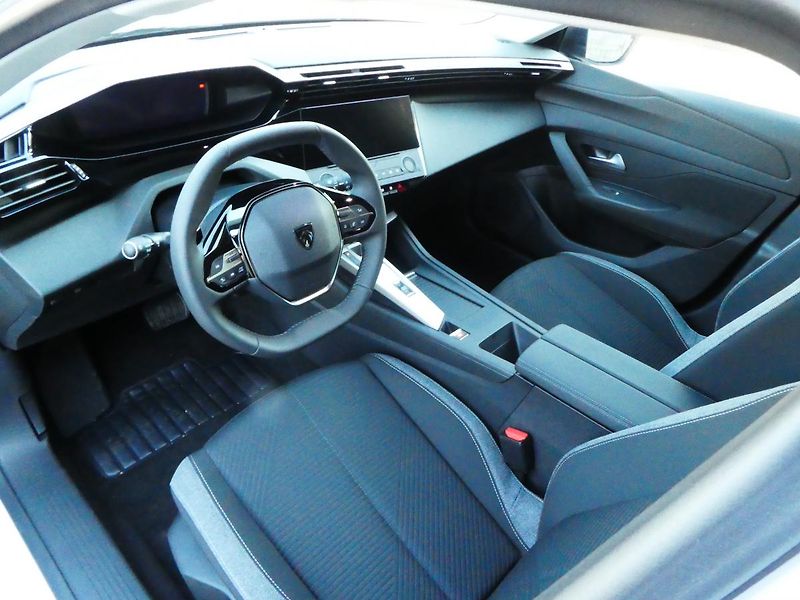 Peugeot 308 SW ACTIVE PT 130k EAT8 - fotka 13 z 26