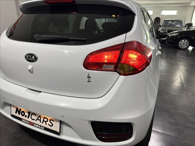 Kia Ceed 1,6   GDI KAMERA VÝHŘEV 61TKM - fotka 24 z 31