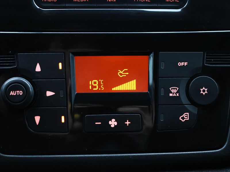 Citroën Jumper 2,0 HDi 120kW 8-Míst DPH Klima - fotka 23 z 31