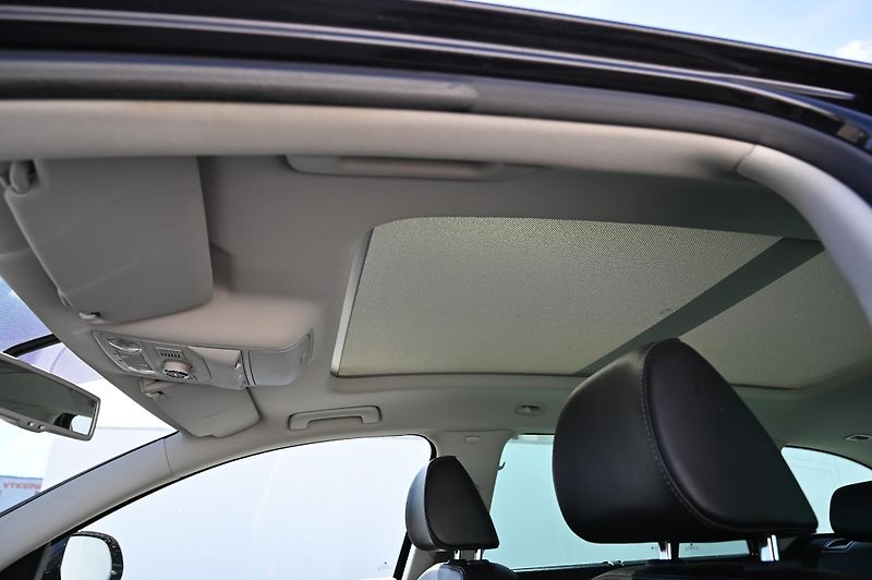 Škoda Superb 2.0TDI 125KW DSG Rezervace - fotka 25 z 56