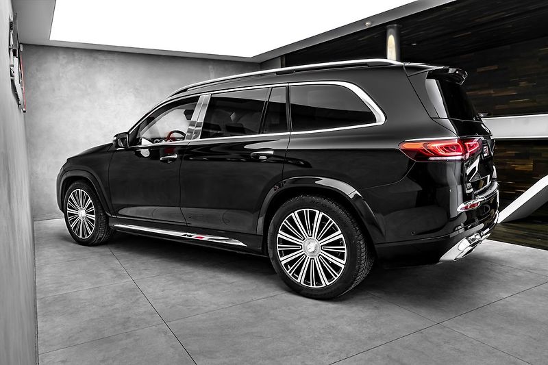 Mercedes-Benz GLS 4MATIC MAYBACH - fotka 6 z 27