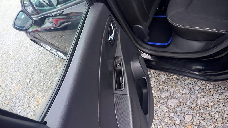 Renault Clio (2016) - fotka 30 z 32