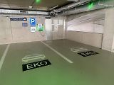 Přes šest set stání mají řidiči od úterý k dispozici v novém parkovacím domě a jeho blízkém okolí mezi brněnskými ulicemi Veveří, Bulínova a Šumavská.