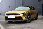 Kia K4 má moderní design.