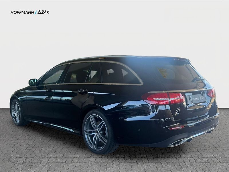 Mercedes-Benz Třídy E 220d kombi - fotka 7 z 13