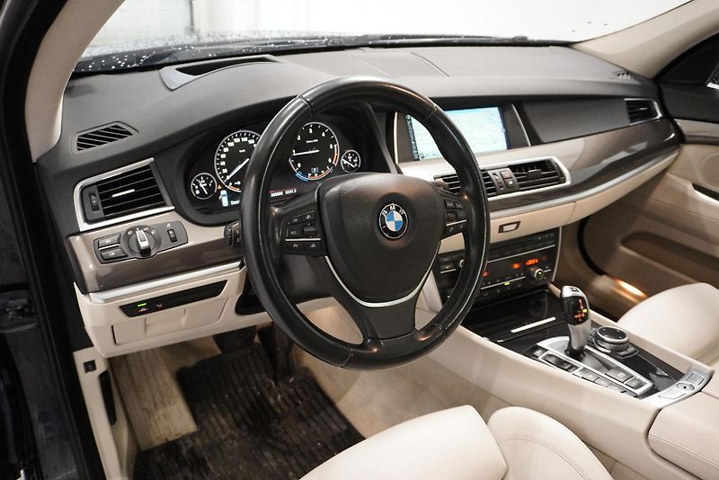 BMW Řada 5 (2014) 530D 190kW GRANTURISMO XDRIVE - fotka 14 z 32