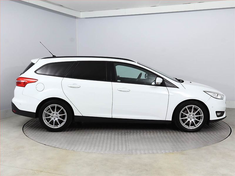 Ford Focus (2015) 2.0 TDCi, Serv.kniha, Navi - fotka 6 z 16