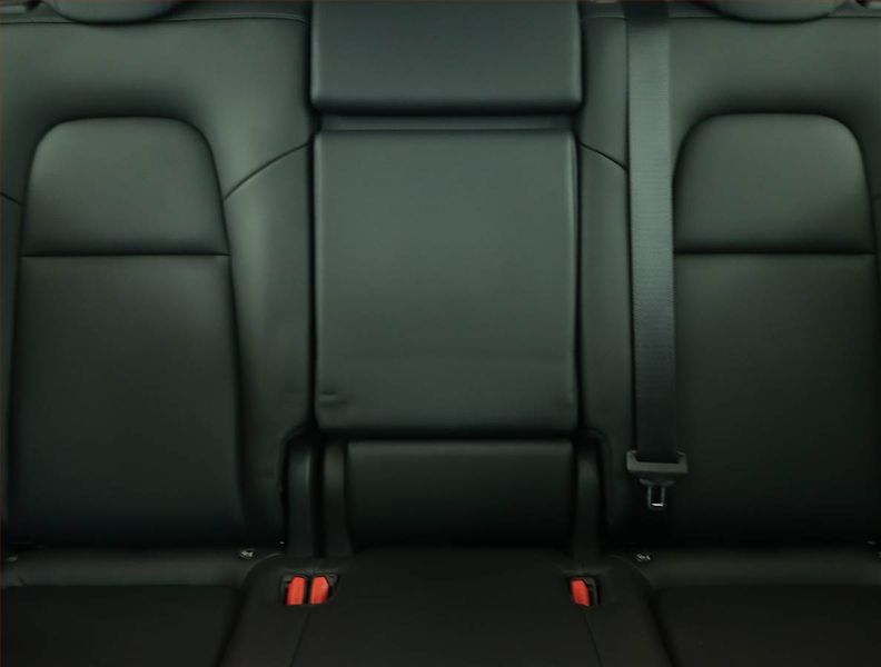 Tesla Model Y (2023) Performance 79kWh, SoH 92% - fotka 10 z 21