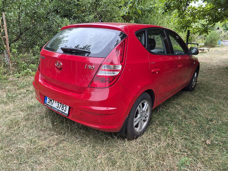 Hyundai i30 (2009) Hyundai i30 FD r.v.2009 1.4 - fotka 8 z 21