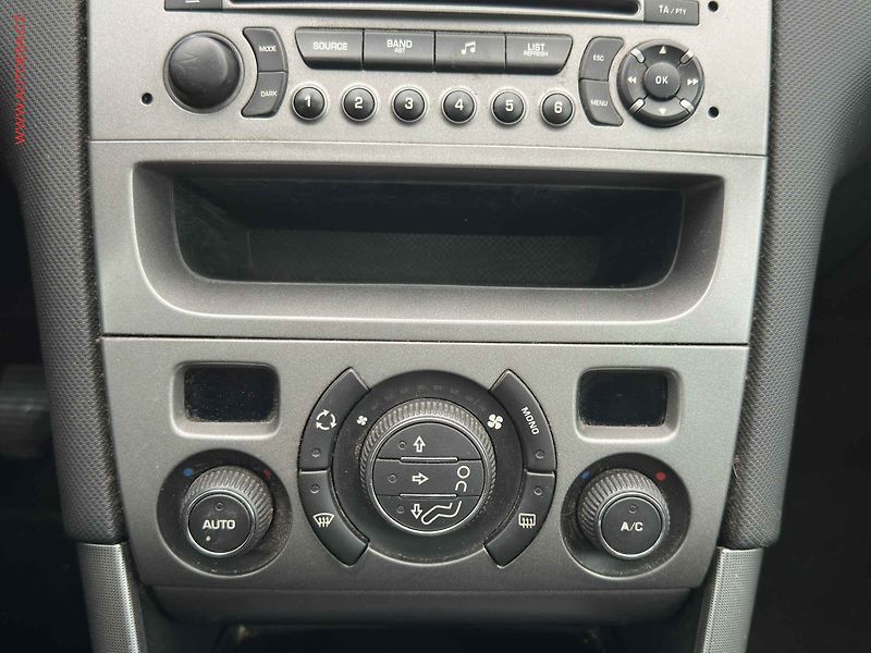 Peugeot 308 (2009) 2.0HDi 7míst, STK8/28, panor. - fotka 15 z 22