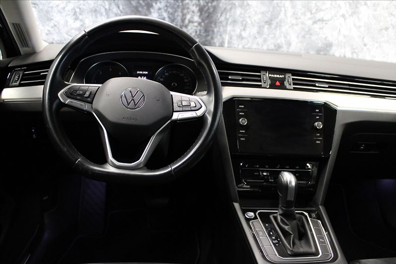 Volkswagen Passat 2,0 TDI DSG ELEGANCE 1.MAJ. CZ - fotka 19 z 37