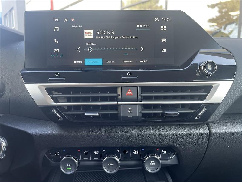 Citroën C4 1,2 PT  Hybrid Plus-Záruka - fotka 14 z 23