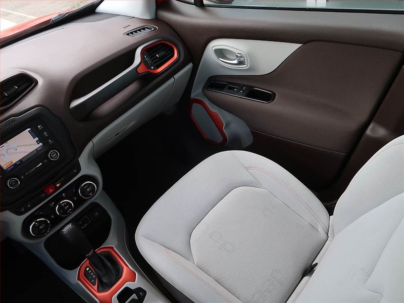 Jeep Renegade (2018) Longitude 1.4 MultiAir - fotka 8 z 18