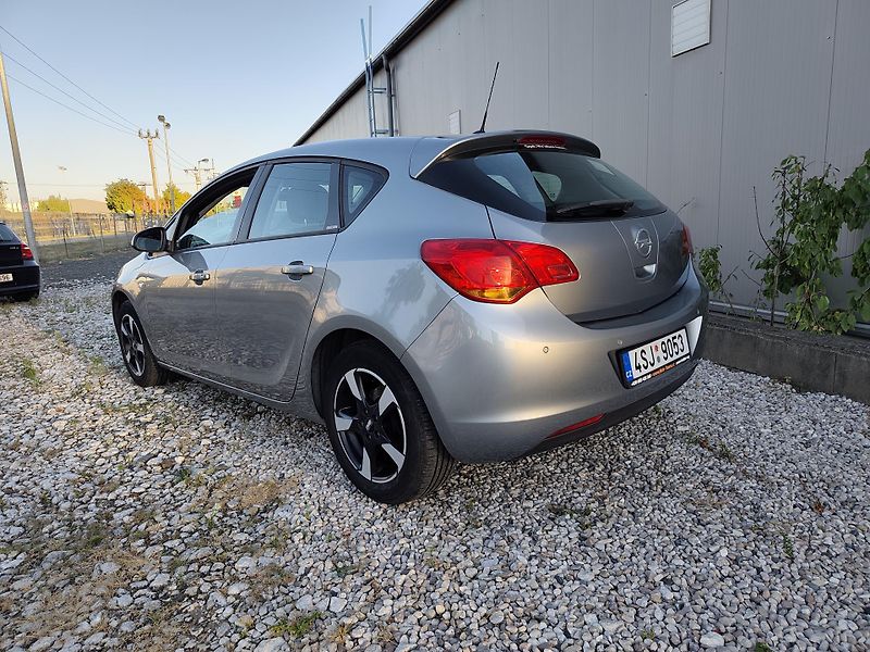 Opel Astra 1.6i  - fotka 4 z 17