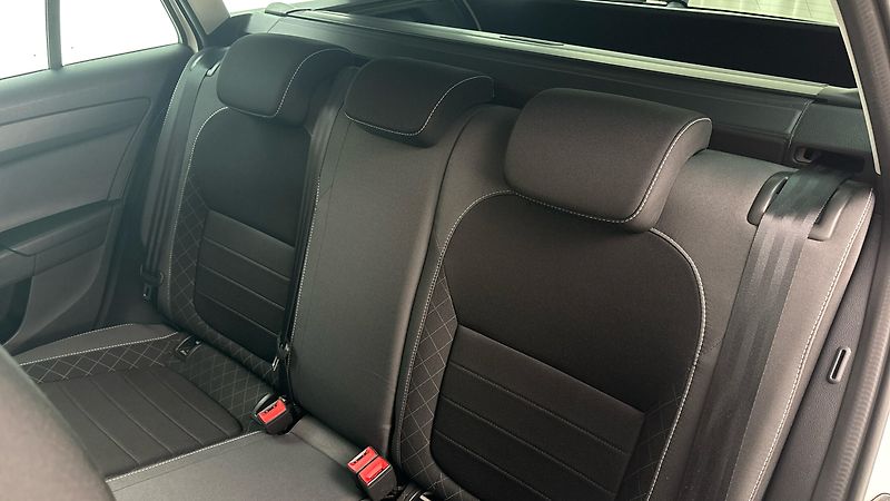 Škoda Fabia 1.0 TSI Ambition Combi - fotka 16 z 25