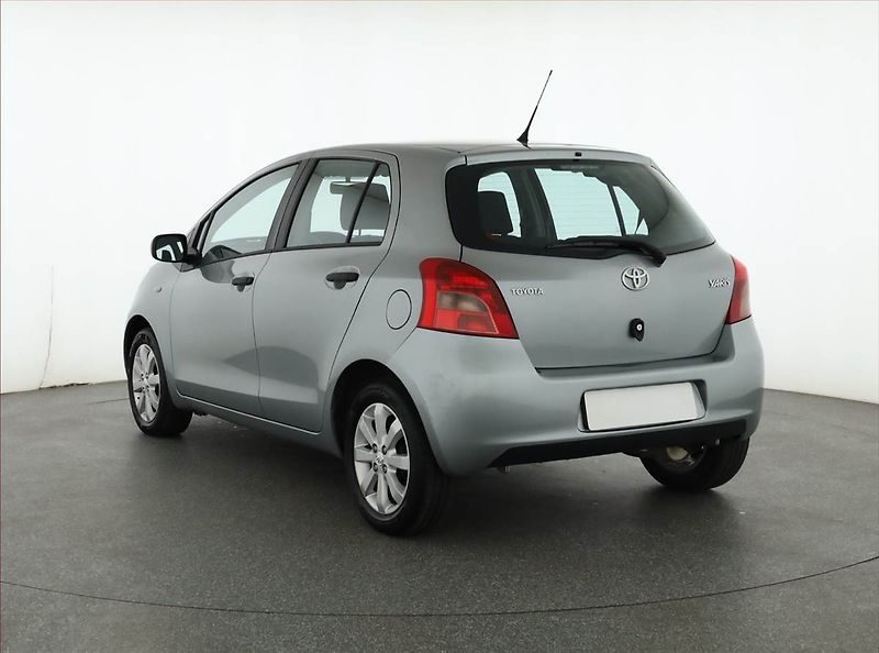 Toyota Yaris (2009) 1.3, Serv.kniha - fotka 4 z 15