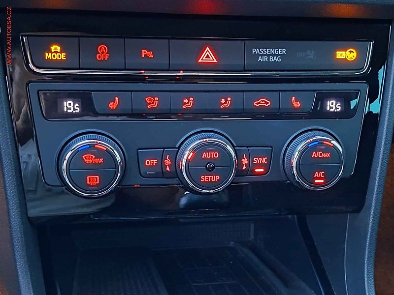 Seat Leon (2018) 1.8 TSi, FR, LED, navi, TZ - fotka 14 z 17