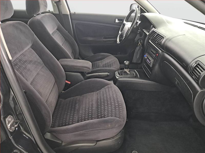 Volkswagen Passat (2004) 1.9 TDI, Klima, levný provoz - fotka 9 z 14