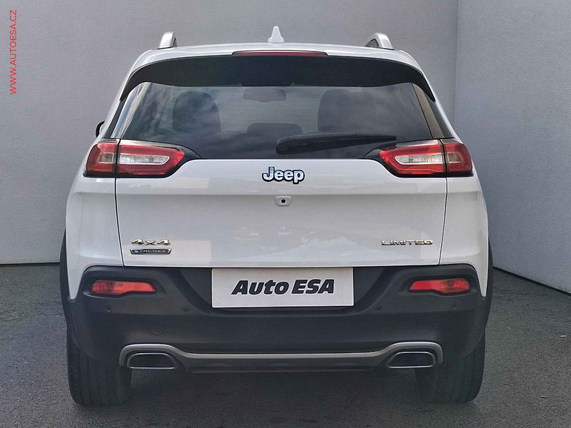 Jeep Cherokee (2015) 2.0 MJT 4x4, Limited, AT, - fotka 5 z 20