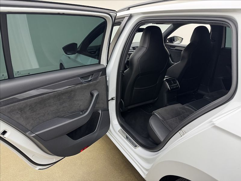 Škoda Superb 2,0 SPORTLINE 4X4 DSG 350HPAPR - fotka 46 z 55