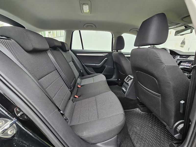 Škoda Octavia (2013) 3 2.0TDI 4x4 AMBIENTE - fotka 17 z 22