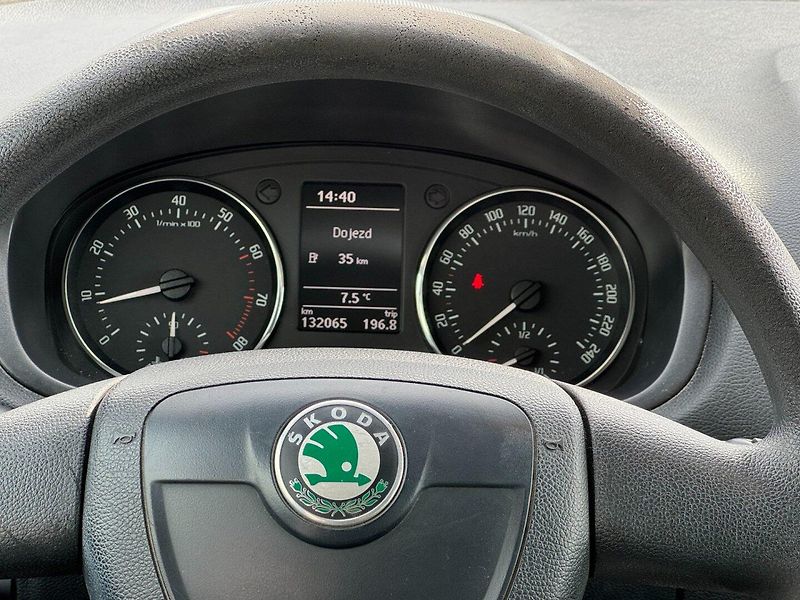 Škoda Fabia (2012) Family + 1.2 TSI 63kW - fotka 18 z 33