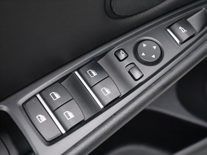 BMW X5 3,0 30d 190 kW CZ DPH xDrive - fotka 15 z 41