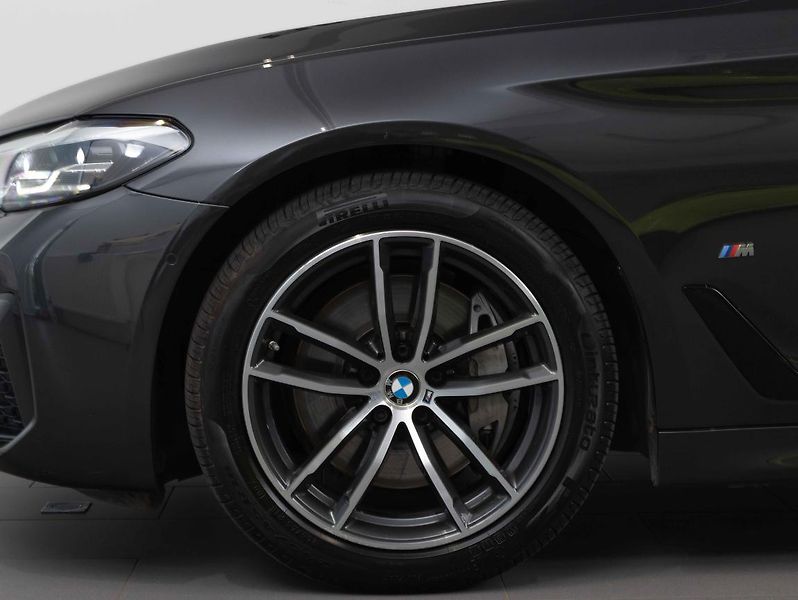 BMW Řada 5 540d xDrive - fotka 6 z 20