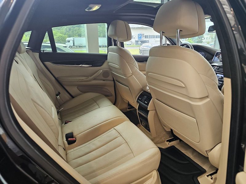 BMW X6 xDrive30d - fotka 17 z 31