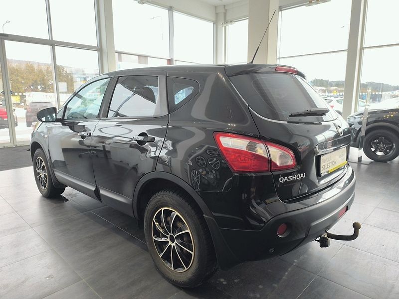 Nissan Qashqai (2013) Acenta 1.6i 117k - fotka 4 z 7