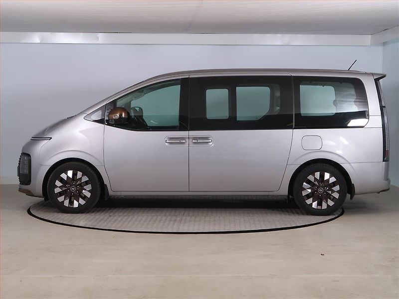 Hyundai Staria (2022) 2.2 CRDi, ČR, 1Maj, DPH - fotka 3 z 21