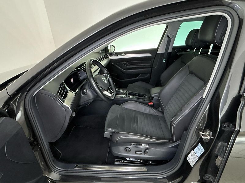 Volkswagen Passat Elegance DSG - fotka 7 z 30