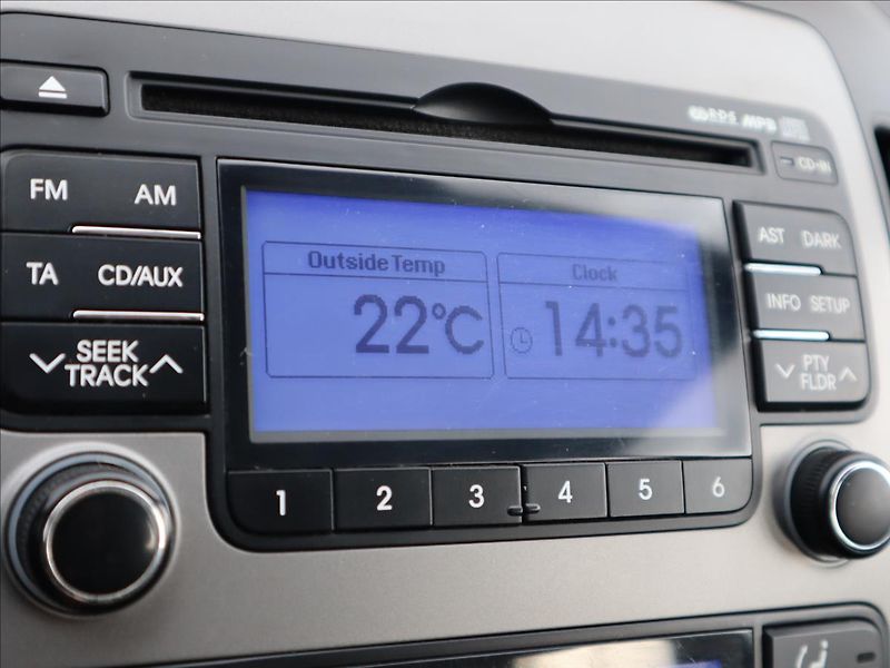 Hyundai i30 1,6   i SW DigiKlima,Tempomat, - fotka 15 z 28