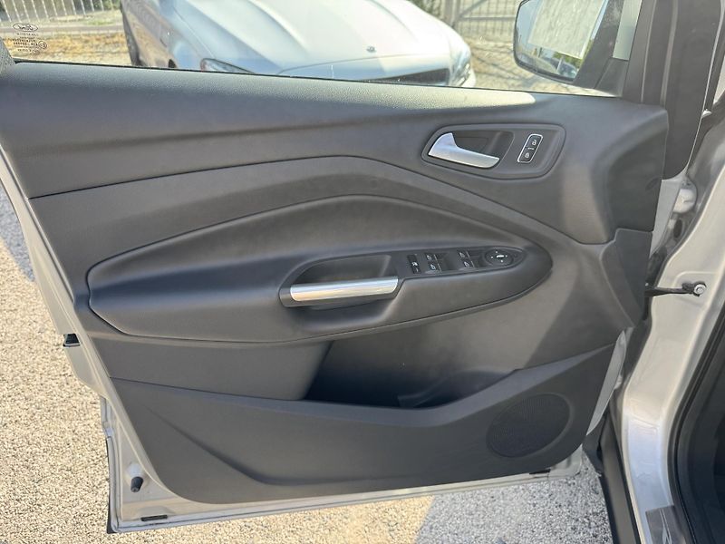 Ford Kuga (2014) 1.6 134 kw, 4x4, Bohatá výbava - fotka 16 z 31