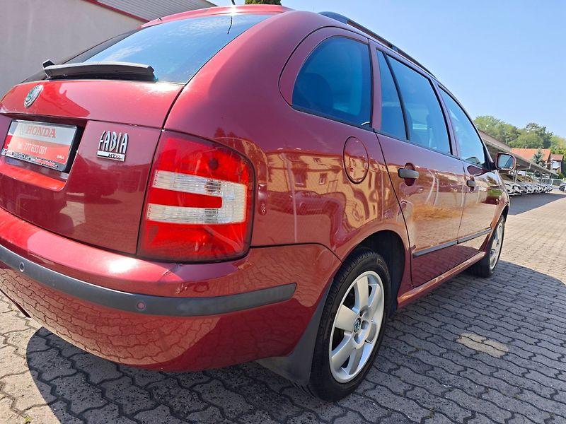 Škoda Fabia (2007) 1.2 HTP Elegance nové ČR 1.maj - fotka 28 z 32