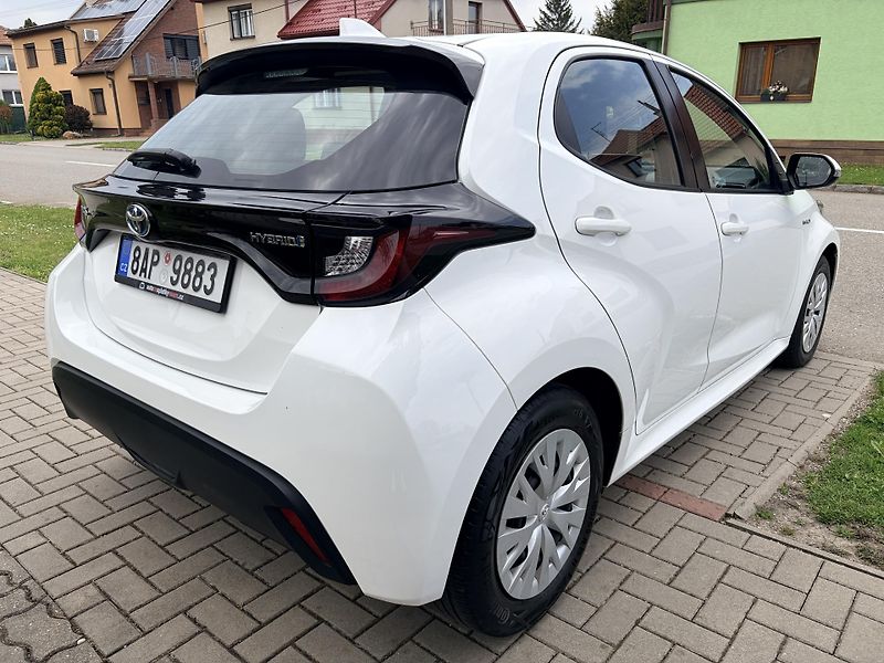 Toyota Yaris 1.5 VVT-i HYBRID - fotka 4 z 36