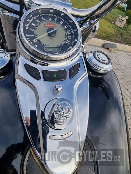 Harley-Davidson FLSTC Heritage Softail Classic (2010) - fotka 16 z 18