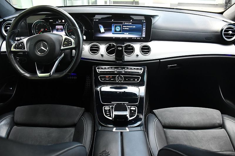 Mercedes-Benz Třídy E 350D AMG K360° HEAD-UP - fotka 21 z 51