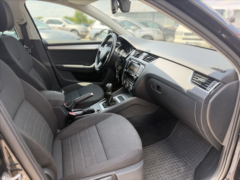 Škoda Octavia 2,0 STYLE EL.KUFR, VYHŘ.ČELNÍ - fotka 30 z 34