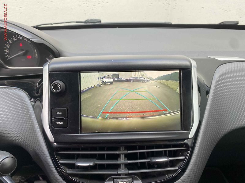 Peugeot 2008 (2017) 1.2 PT, Allure, navi, kamera - fotka 17 z 17