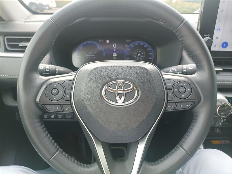 Toyota RAV4 2,5 Executive 4x4 - fotka 13 z 21