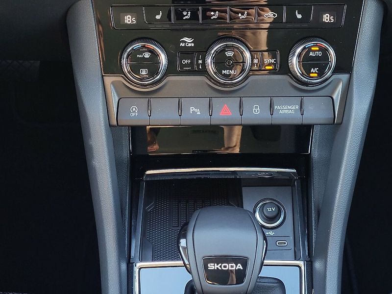 Škoda Karoq Top Selection 1,5TSI 110kW - fotka 26 z 30
