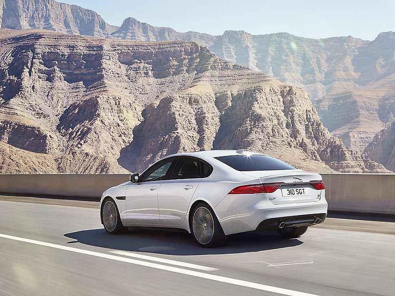 Jaguar XF.