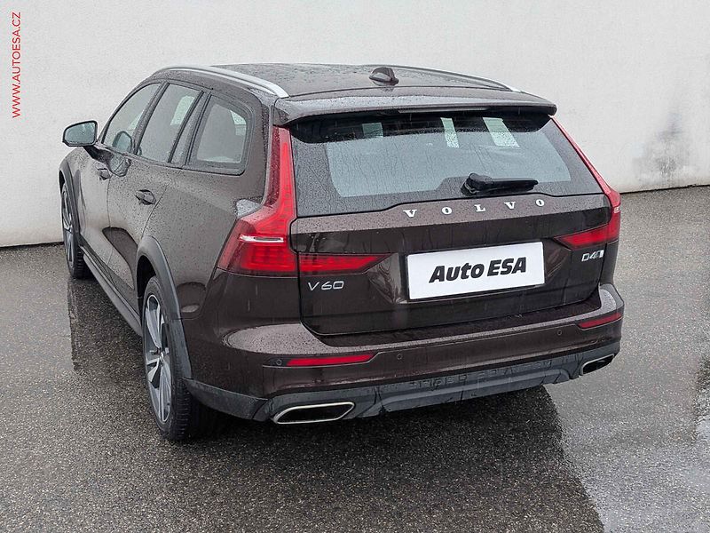 Volvo V60 (2019) 2.0D 4x4, Cross Country, AT - fotka 6 z 16