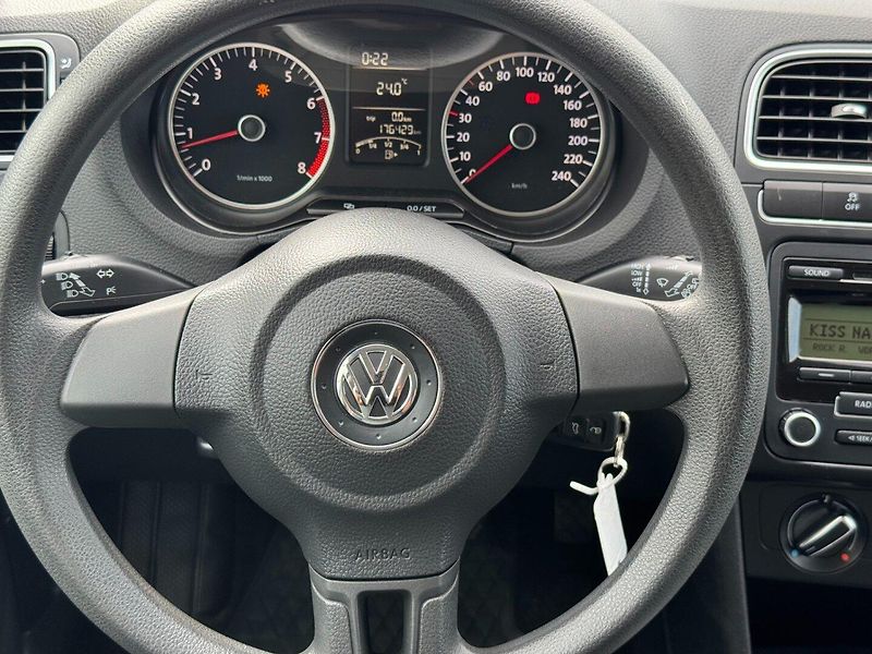 Volkswagen Polo (2011) Comfortline 1,4i 16V 63 Kw - fotka 15 z 28